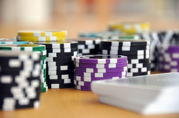 Karty, žetony, poker. Jaké jsou top poker weby?