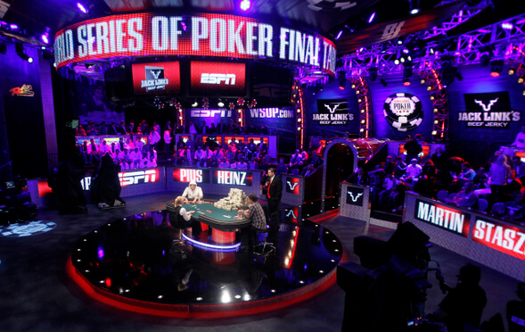 Martin Stazsko na finalovém stole WSOP