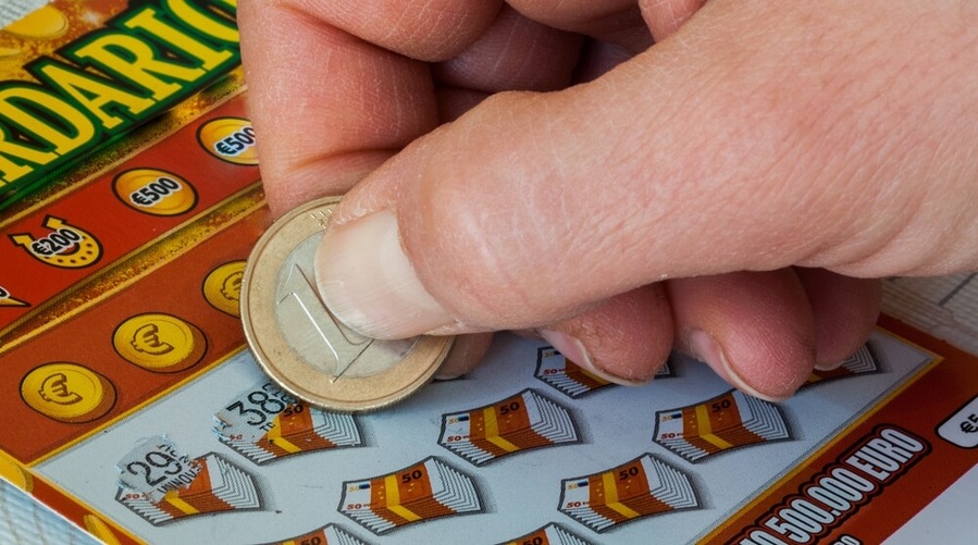 Výroba stíracích losů – jak se tvoří oblíbené okamžité loterie?